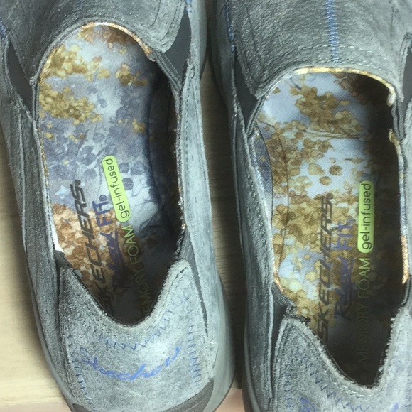 Sketchers Memory Foam gel infused suede slip ones - Picture 5 of 7